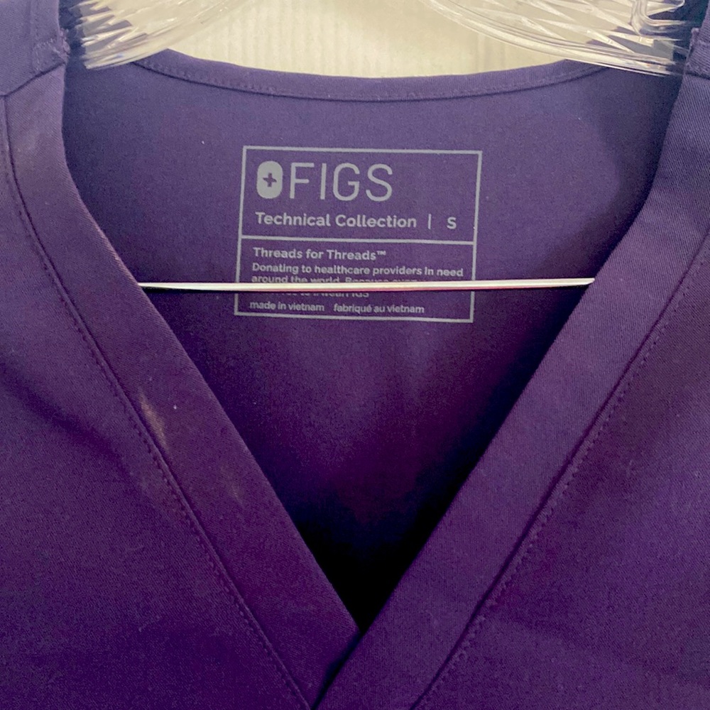 FIGS SET Purple Cargo Scrub Pants AND Catarina scrub top. Small.